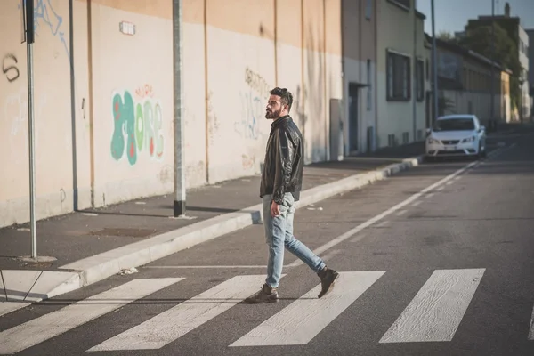 Uomo barbuto attraente — Foto Stock