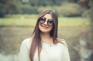 Çılgın genç kadın Park