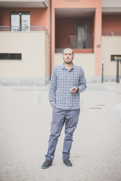 Handsome man using smartphone — Stock Photo, Image