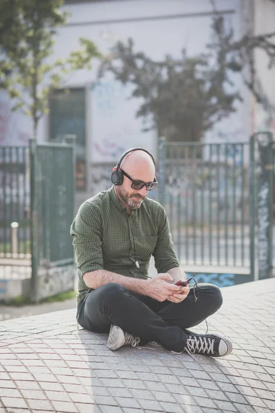 Middle aged man listening to music — Stock Photo, Image