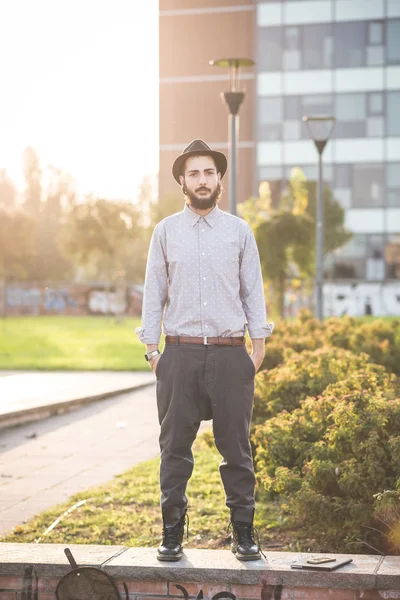 Hipster bearded man in hat in town — Stock Photo, Image