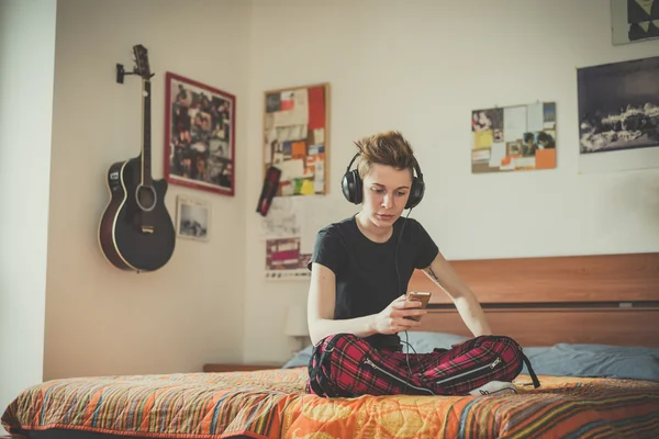 Young lesbian stylish hair style woman listening to music — Stock Photo, Image