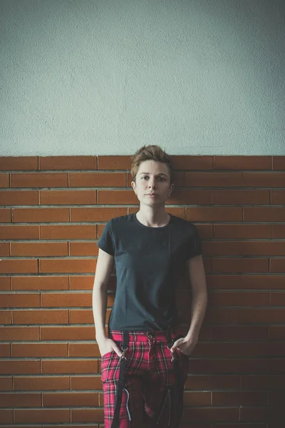 Mladé lesbičky stylový vlasy styl žena — Stock fotografie