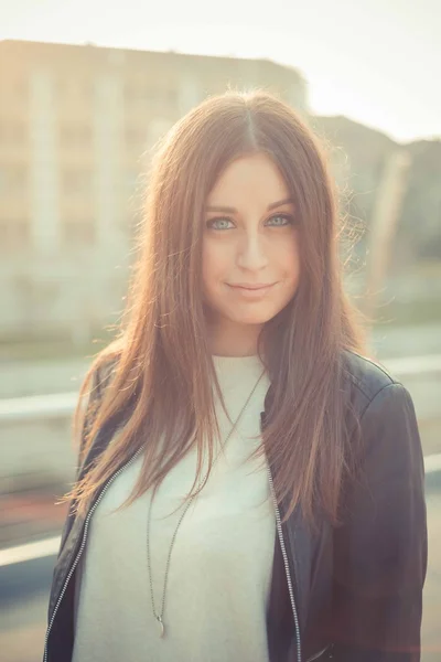 Young beautiful woman — Stock Photo, Image