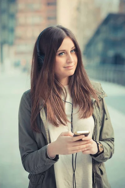 Young beautiful woman — Stock Photo, Image