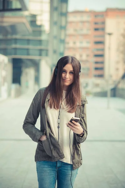 Jonge mooie vrouw — Stockfoto