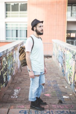 Şehirdeki hipster modern adam