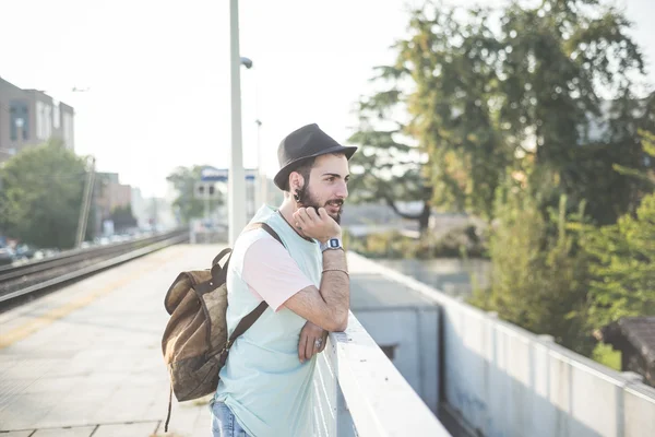 Hipster moderního člověka ve městě — Stock fotografie