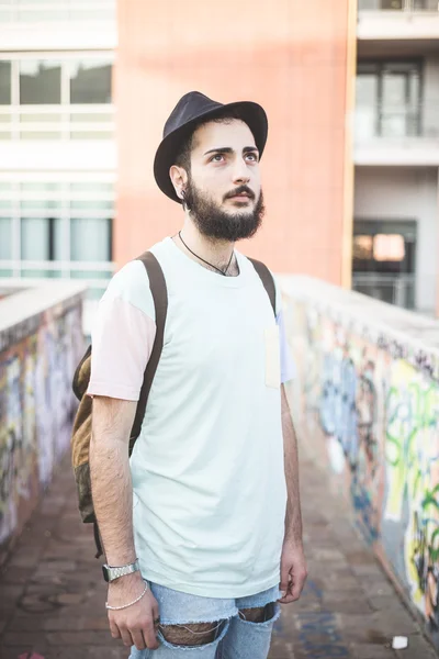 Hipster współczesnego człowieka w mieście — Zdjęcie stockowe