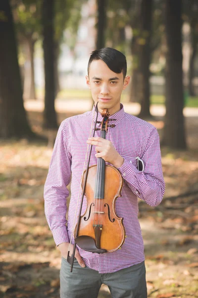 Young crazy musician violinist outdoors — Stock Photo, Image