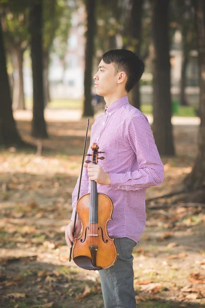 Jovem louco músico engraçado — Fotografia de Stock