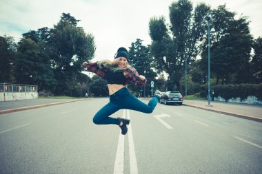 genç güzel sarışın kadın hipster
