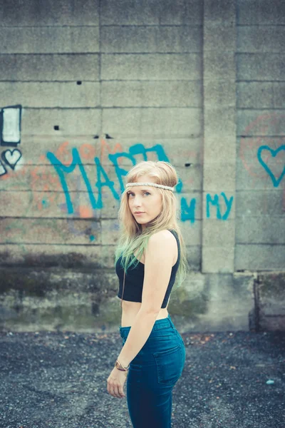 Beautiful young blonde hair woman hipster — Stock Photo, Image