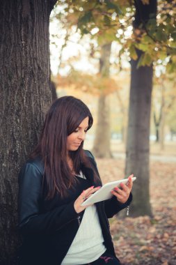 Tablet Park ile genç kız