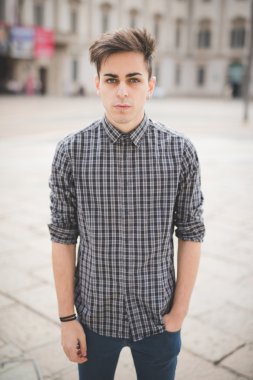 yakışıklı alternatif stil adam