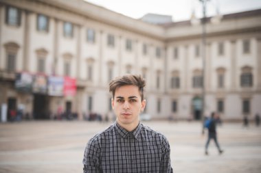 yakışıklı alternatif stil adam