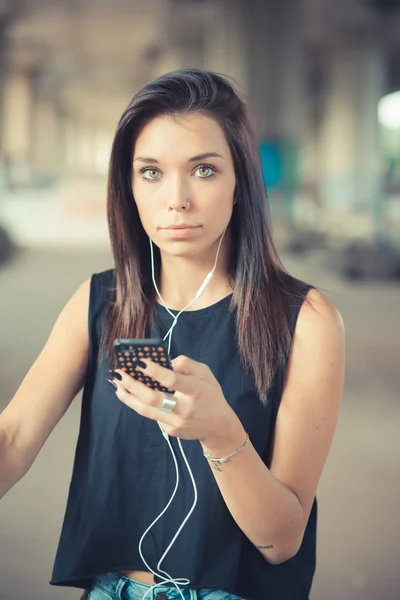 Brunette vrouw met rechte haren — Stockfoto