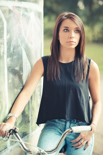 Brunette woman with straight hair — Stock Photo, Image