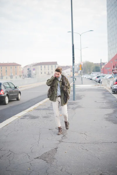 Junge schöne Hipster-Mädchen — Stockfoto