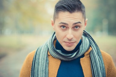 genç yakışıklı beyaz adam