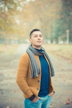 genç yakışıklı beyaz adam