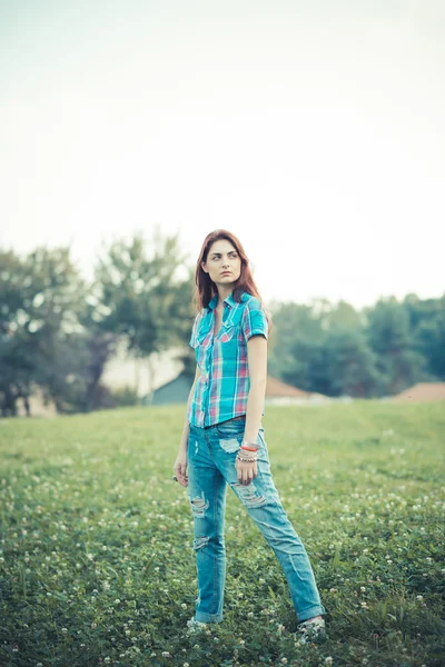 Bela jovem hipster mulher — Fotografia de Stock