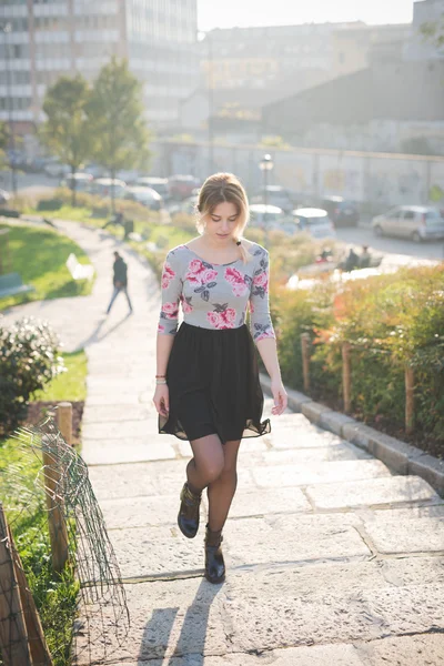 Woman go upstairs outdoor — Stock Photo, Image