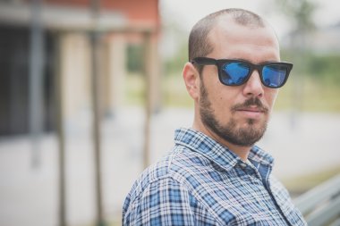 yakışıklı hipster modern insan