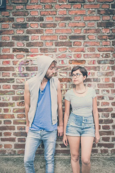 Pareja de amigos joven hombre y mujer — Foto de Stock