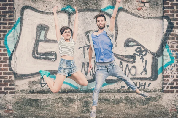 Casal de amigos jovem e mulher — Fotografia de Stock