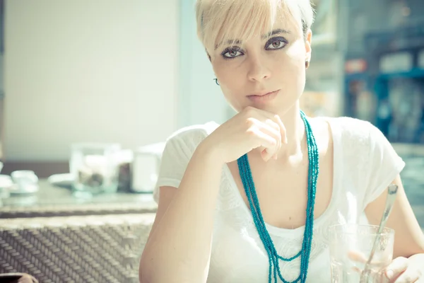 Blonde short hair hipster woman — Stock Photo, Image