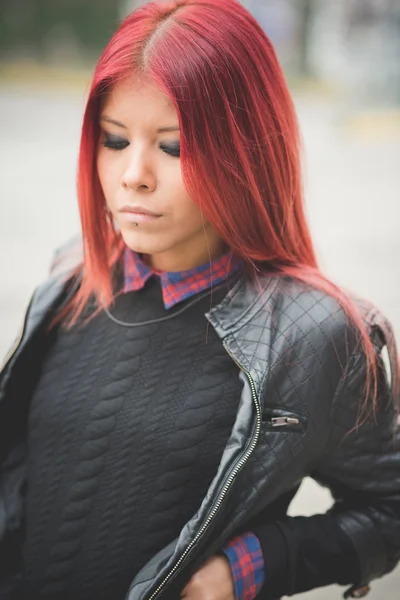 Young woman with red hair in city — Stock Photo, Image