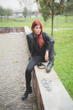 genç güzel kızıl saçların Venezuela'lı kadın yaşam tarzı dinleme mu