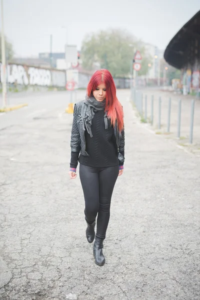 Venezuelan woman in city — Stock Photo, Image