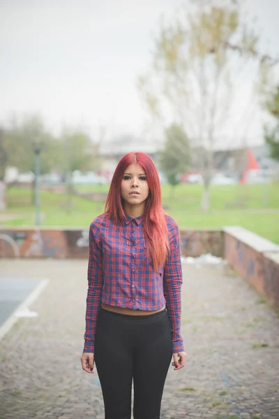 Venezuelan woman in city — Stock Photo, Image