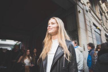 Milano Moda Haftası sırasında insanlar