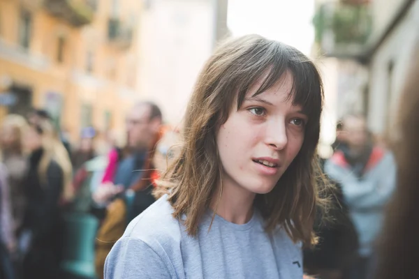 Le persone durante la settimana della moda di Milano — Foto Stock