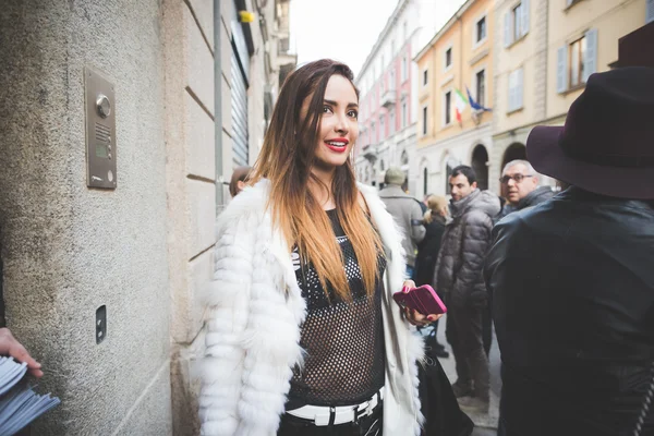 Le persone durante la settimana della moda di Milano — Foto Stock