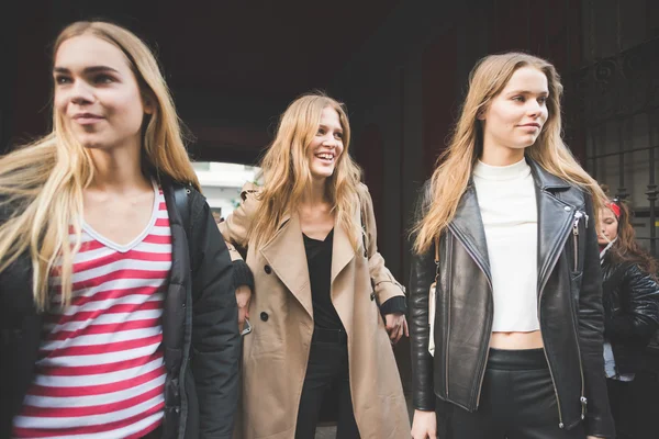 Menschen während der Mailänder Modewoche — Stockfoto