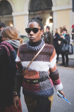 Milano Moda Haftası sırasında insanlar