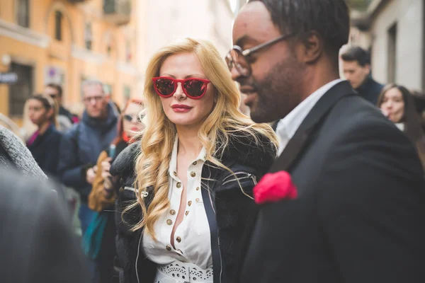 Le persone durante la settimana della moda di Milano — Foto Stock