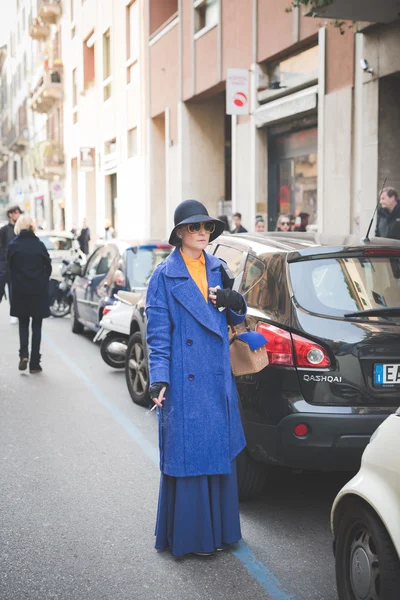 Άνθρωποι κατά τη διάρκεια της εβδομάδας μόδας του Μιλάνο — Φωτογραφία Αρχείου