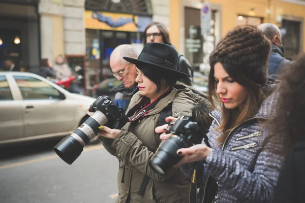 Mensen tijdens de Milaan Fashion week — Stockfoto