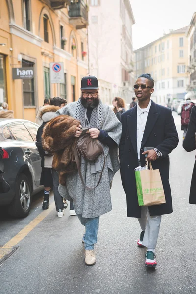 Le persone durante la settimana della moda di Milano — Foto Stock