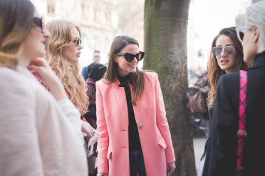 Milano Moda Haftası sırasında insanlar