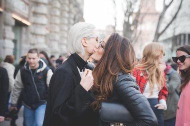 Milano Moda Haftası sırasında insanlar