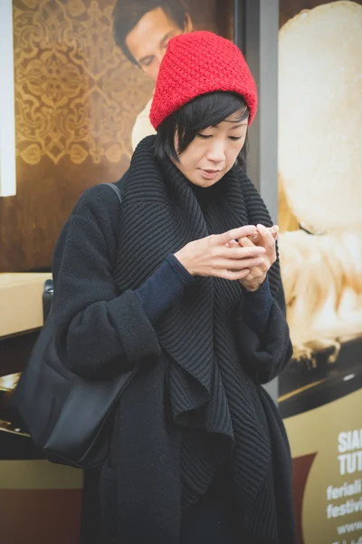 Le persone durante la settimana della moda di Milano — Foto Stock