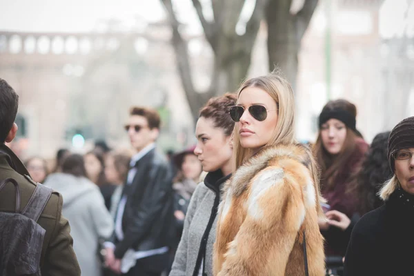 Mensen tijdens de Milaan Fashion week — Stockfoto