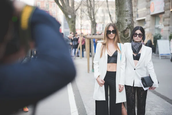 Personas durante la Semana de la Moda Milán —  Fotos de Stock