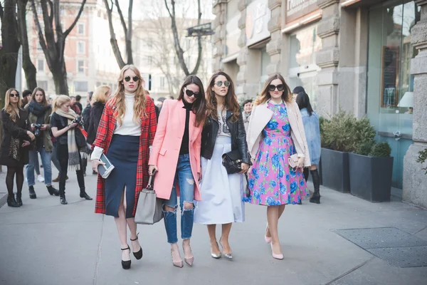 Milano Moda Haftası sırasında insanlar